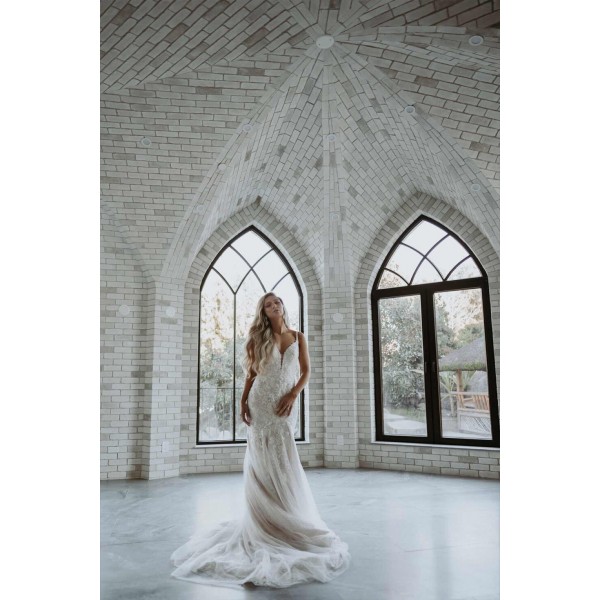 Stella York | Style 7479 | Fit & Flare Silhouette | Wedding Dress