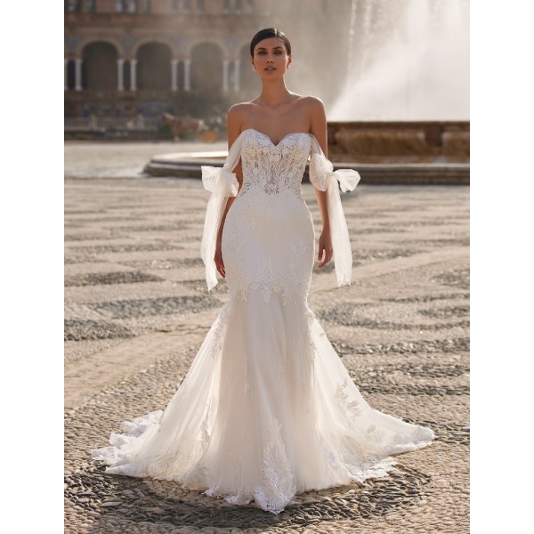 Val Stefani by Moonlight Bridal | D8311 Antonia | Sweetheart Neckline Wedding Dress