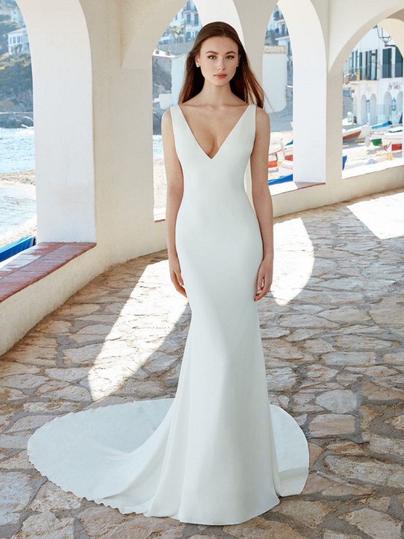 Enzoani Bridal Antonia | Stretch Georgette | V-Neck Wedding Dress
