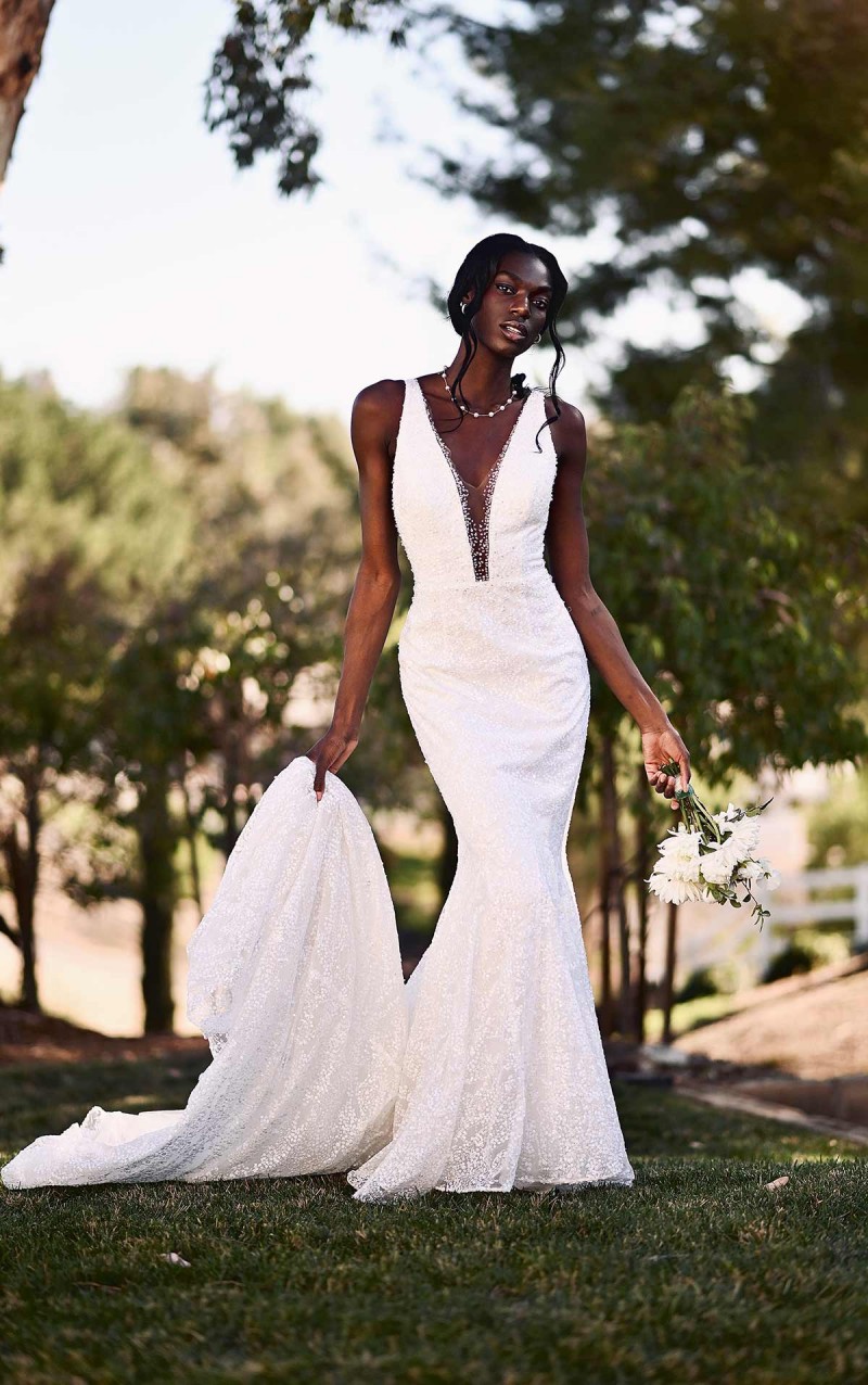 Martina Liana | Style 1509 | Deep plunging neckline Wedding dress